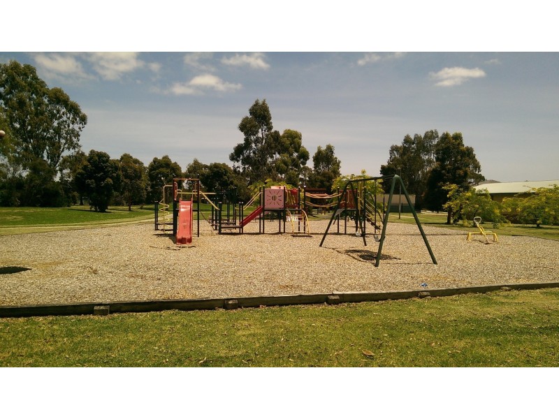 15 Burke Court, Cranbourne North VIC 3977