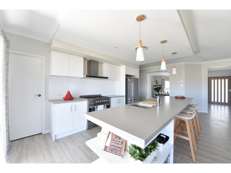 2 Regent Court, Regency Downs QLD 4341