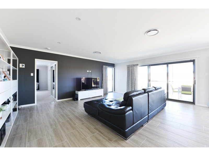 2 Regent Court, Regency Downs QLD 4341