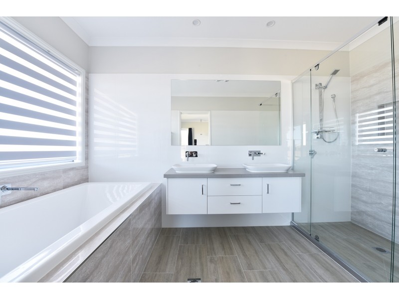 2 Regent Court, Regency Downs QLD 4341