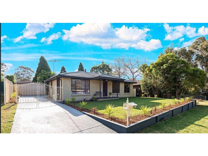 33 Cuscus Place, St Helens Park NSW 2560