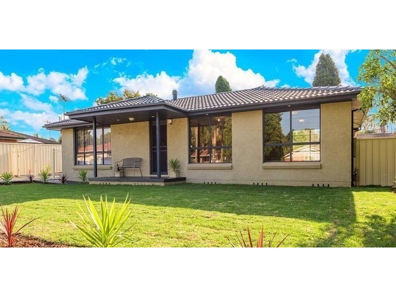33 Cuscus Place, St Helens Park NSW 2560