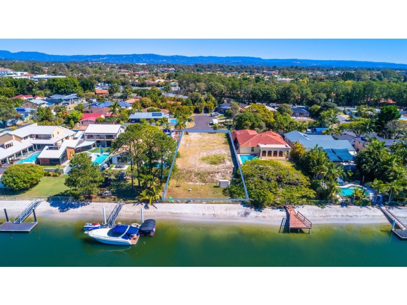 28 Lancelin Drive, Mermaid Waters QLD 4218