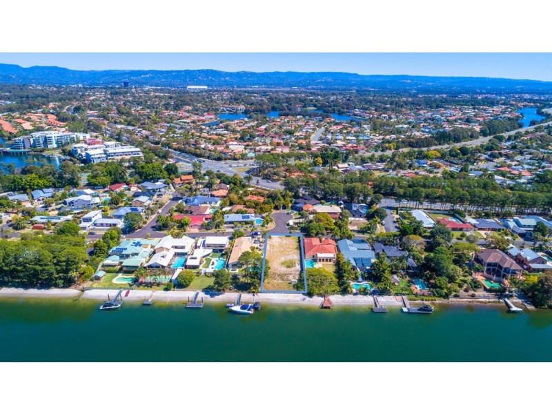 28 Lancelin Drive, Mermaid Waters QLD 4218