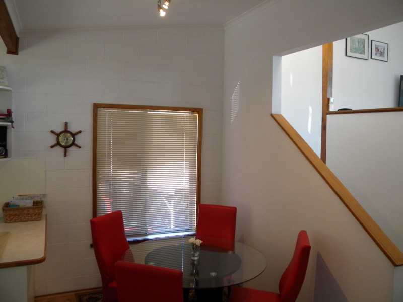 8/84 Malunna Road, Lindisfarne TAS 7015