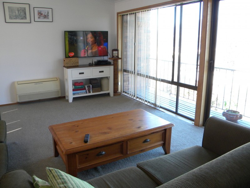8/84 Malunna Road, Lindisfarne TAS 7015