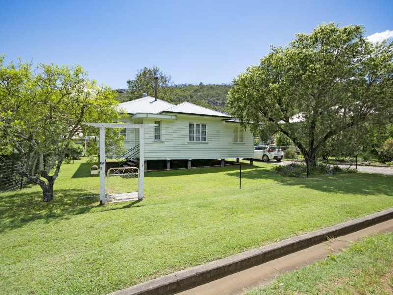 65 Ipswich Street, Esk QLD 4312
