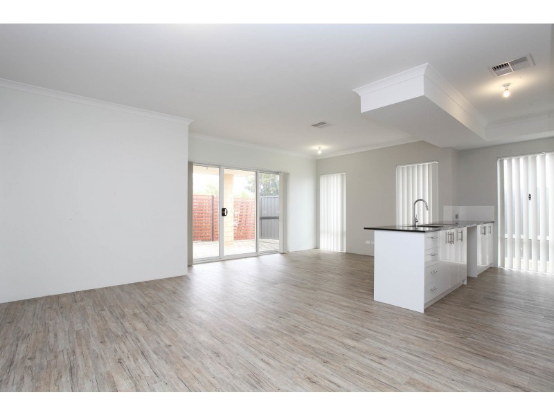 1/3 Willeroo Chase, Carramar WA 6031