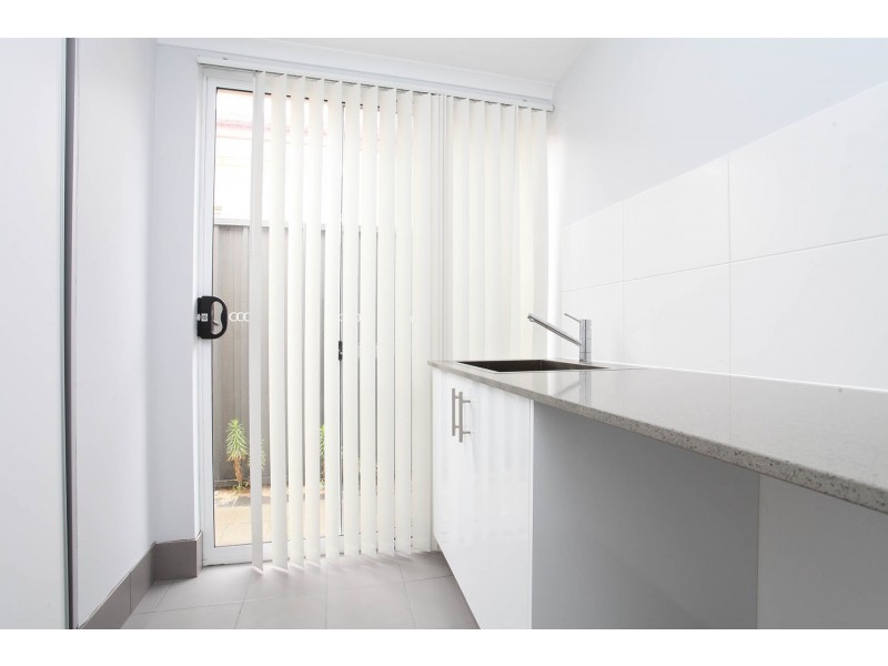 1/3 Willeroo Chase, Carramar WA 6031