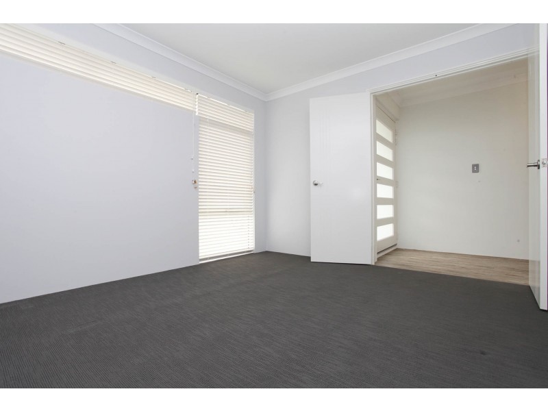 1/3 Willeroo Chase, Carramar WA 6031