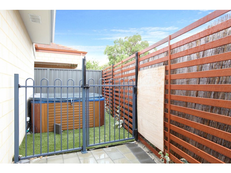 1/3 Willeroo Chase, Carramar WA 6031