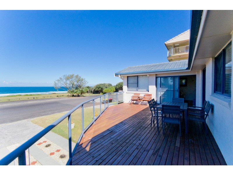15 Pacific Parade, Yamba NSW 2464