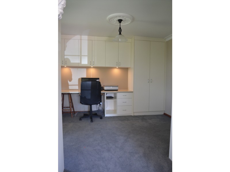 2 Valerie Place, Orange NSW 2800