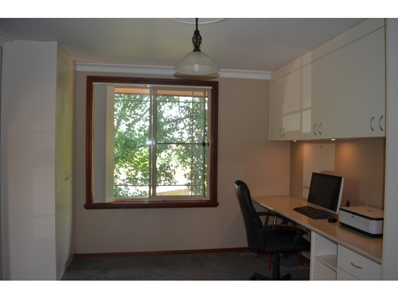 2 Valerie Place, Orange NSW 2800