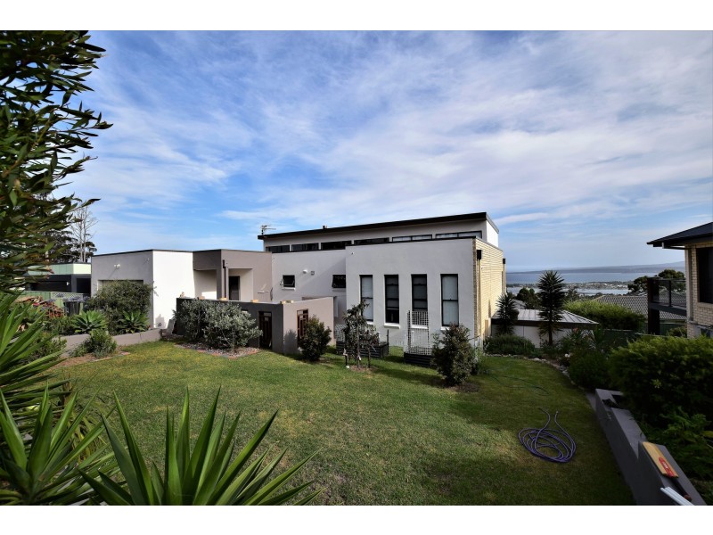 4 Curlew Close, Mirador NSW 2548