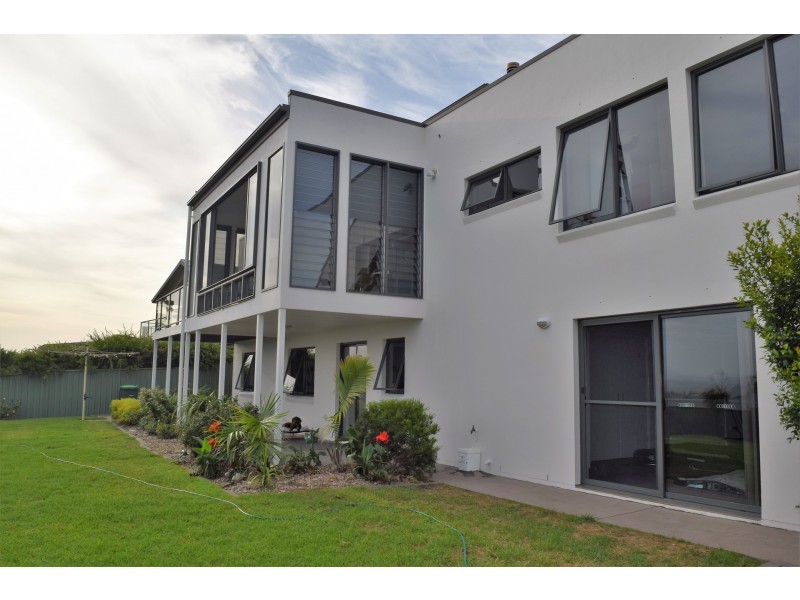 4 Curlew Close, Mirador NSW 2548