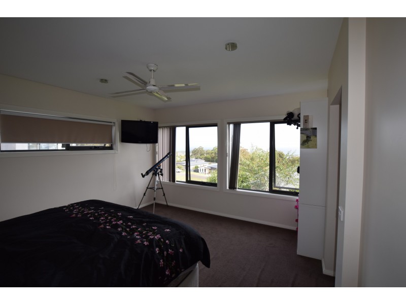 4 Curlew Close, Mirador NSW 2548