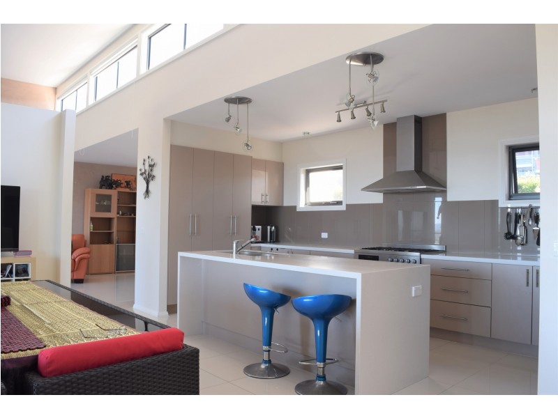 4 Curlew Close, Mirador NSW 2548