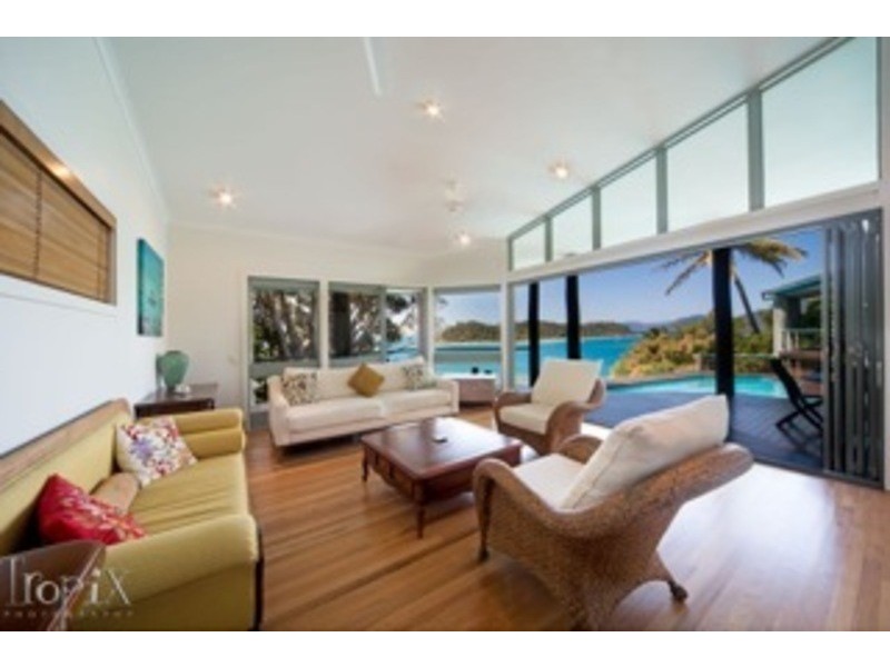 19 Warrain Street, Shute Harbour QLD 4802
