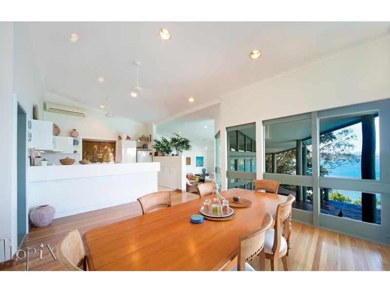 19 Warrain Street, Shute Harbour QLD 4802