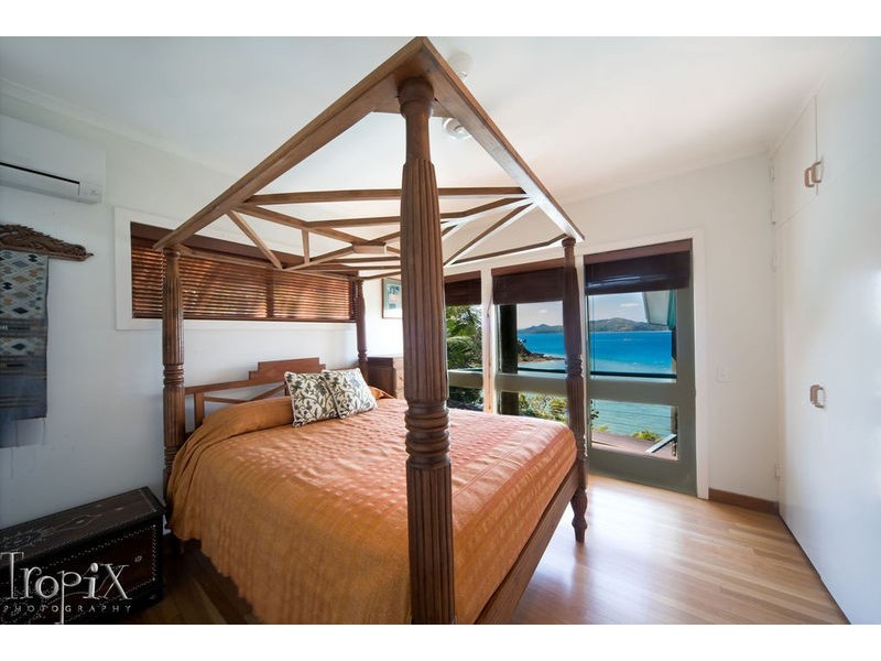 19 Warrain Street, Shute Harbour QLD 4802