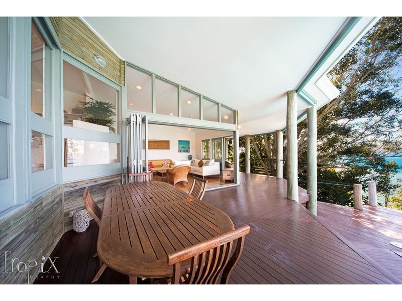 19 Warrain Street, Shute Harbour QLD 4802