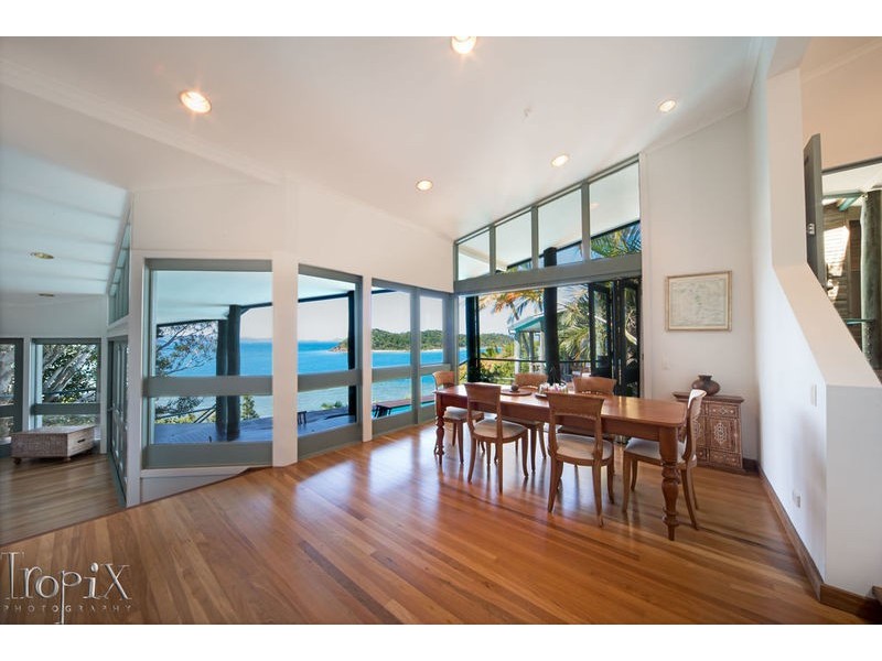 19 Warrain Street, Shute Harbour QLD 4802