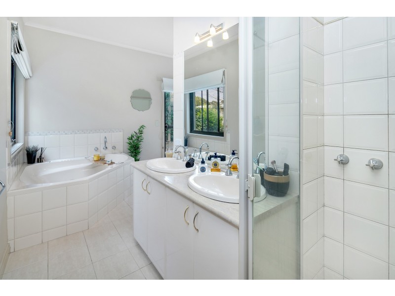 122A Burnbank Street, Lake Wendouree VIC 3350