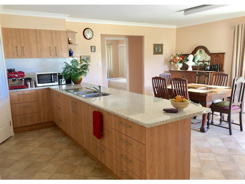 30 Hedley Drive, Woolmar QLD 4515