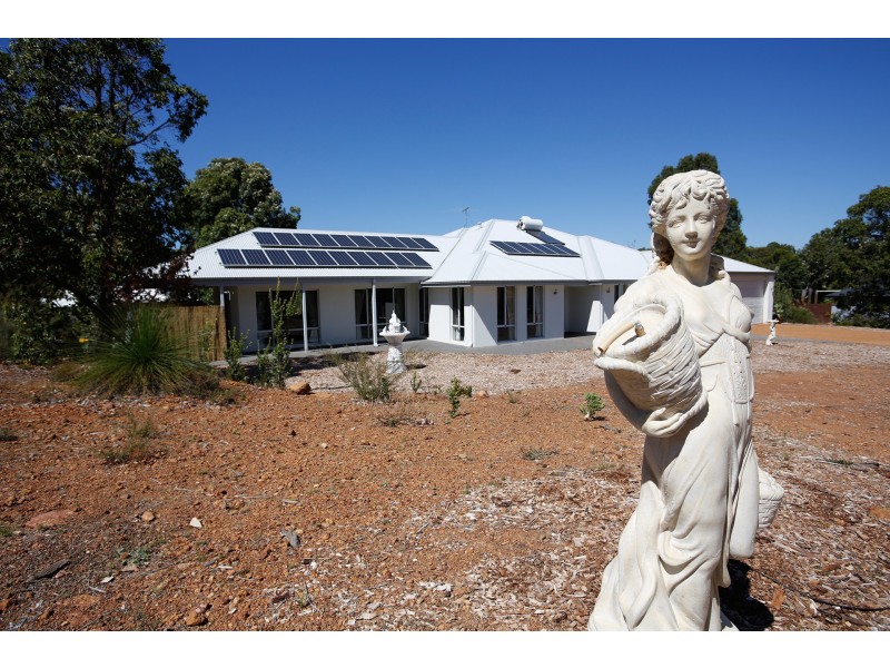 3 Aviemore Drive, Bedfordale WA 6112