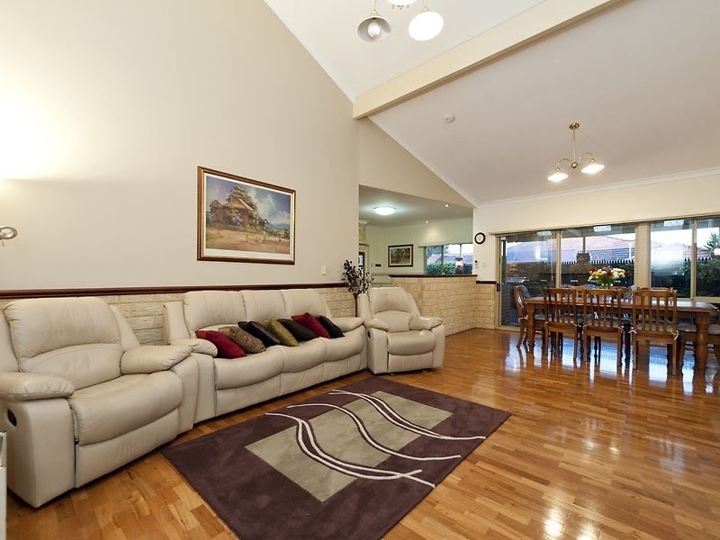 40 The Broadwater, Ballajura WA 6066