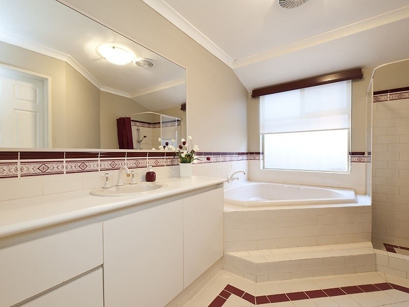 40 The Broadwater, Ballajura WA 6066