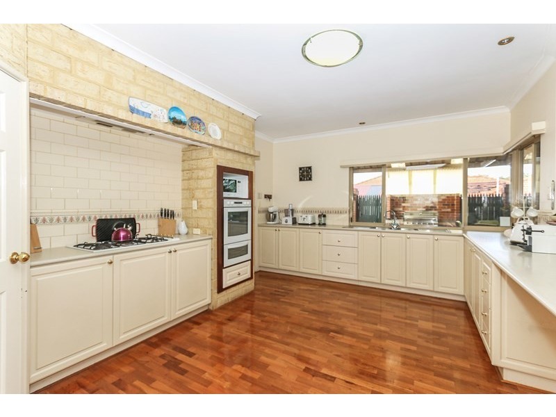 40 The Broadwater, Ballajura WA 6066