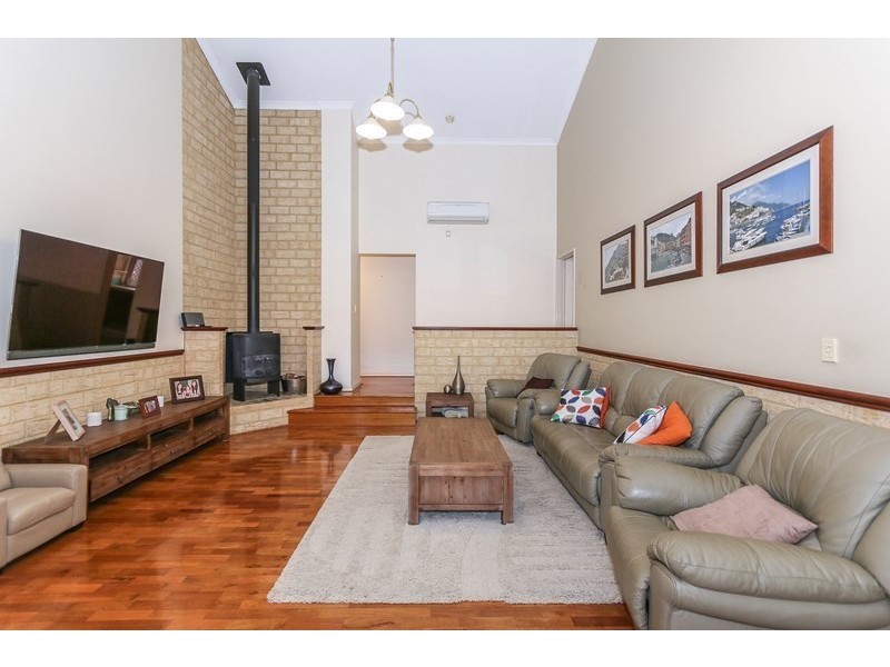 40 The Broadwater, Ballajura WA 6066