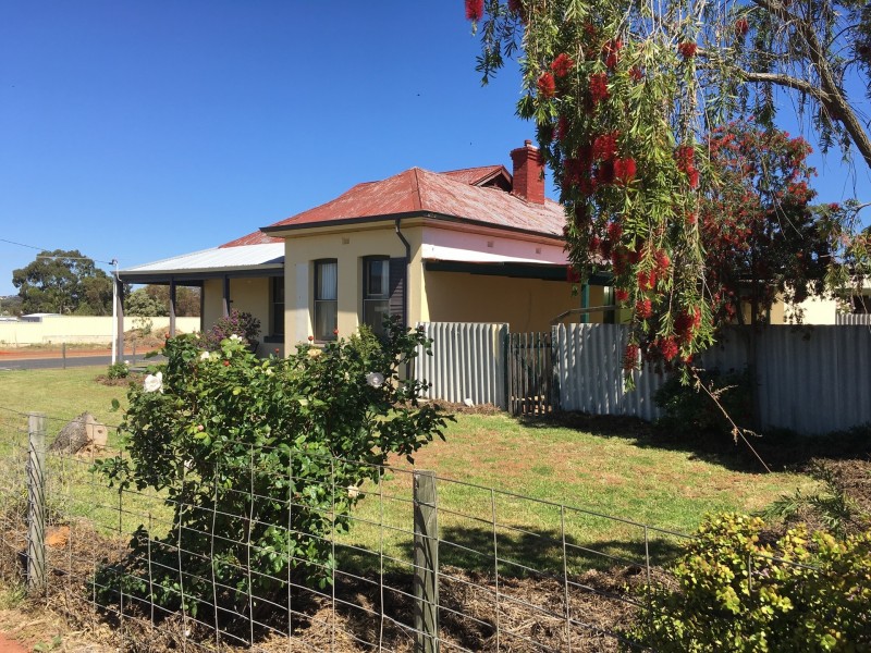 51 Clayton Rd, Narrogin WA 6312