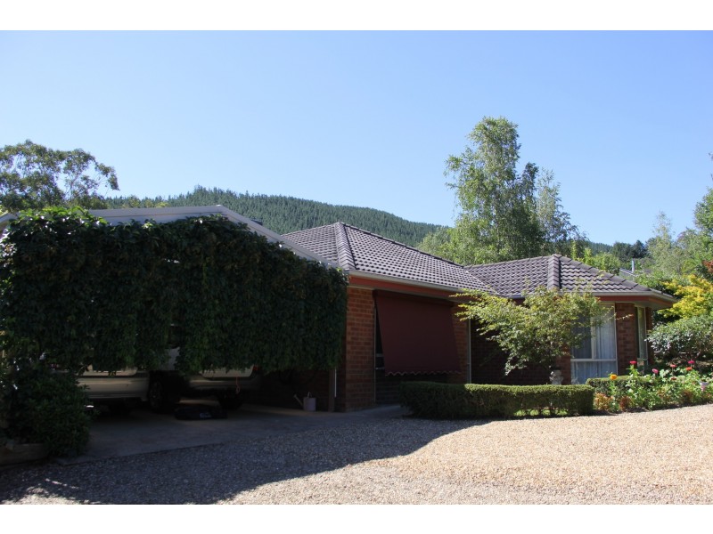 17 Mount Porepunkah Road, Bright VIC 3741