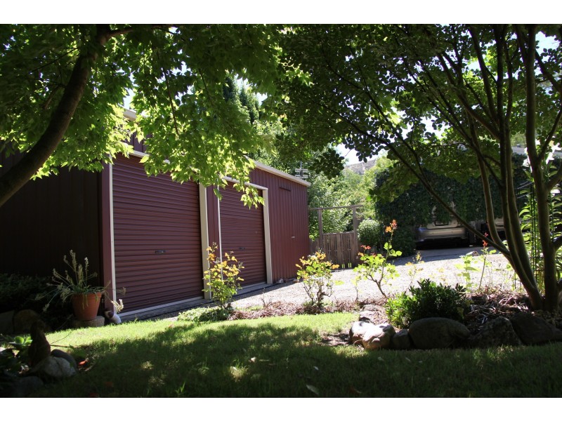 17 Mount Porepunkah Road, Bright VIC 3741