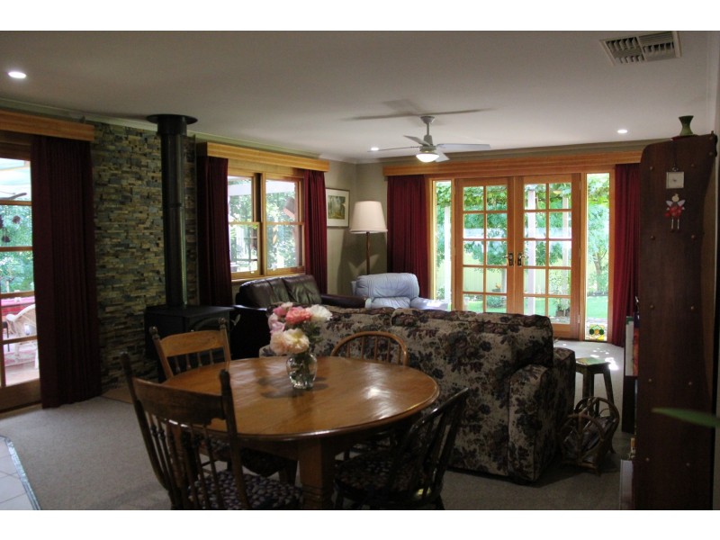 17 Mount Porepunkah Road, Bright VIC 3741