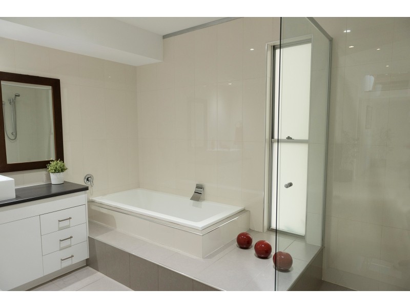 4 Johnston Boulevard, Urraween QLD 4655