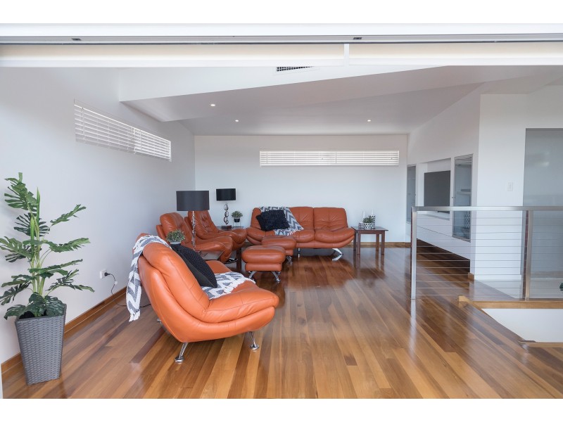 4 Johnston Boulevard, Urraween QLD 4655