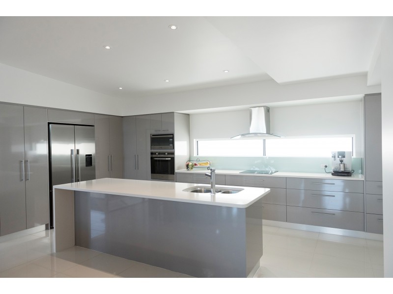 4 Johnston Boulevard, Urraween QLD 4655