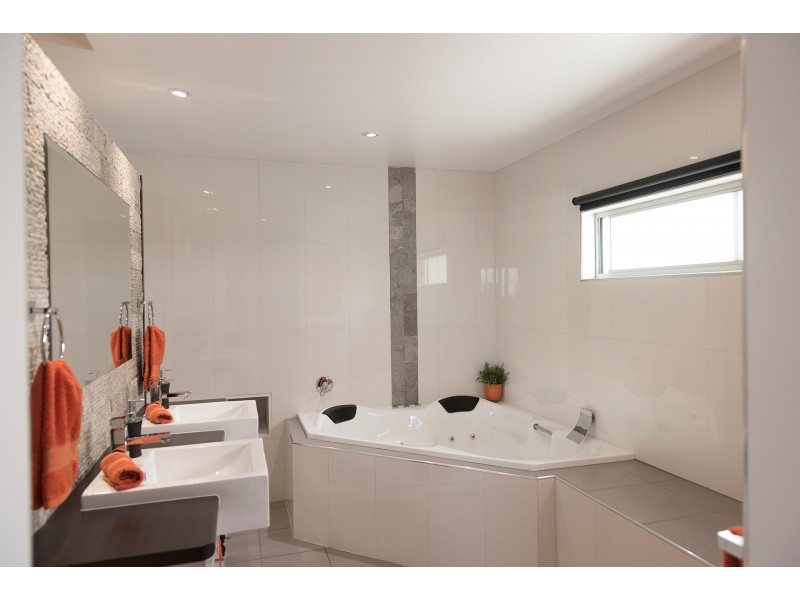 4 Johnston Boulevard, Urraween QLD 4655