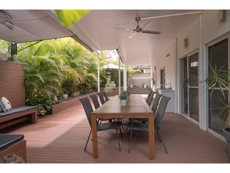 4 Johnston Boulevard, Urraween QLD 4655