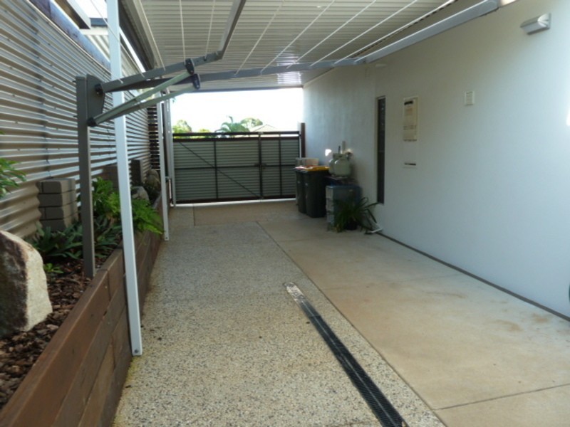 4 Johnston Boulevard, Urraween QLD 4655