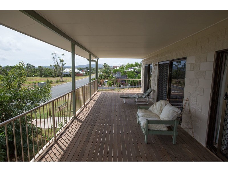 105 Gloucester Avenue, Hideaway Bay QLD 4800