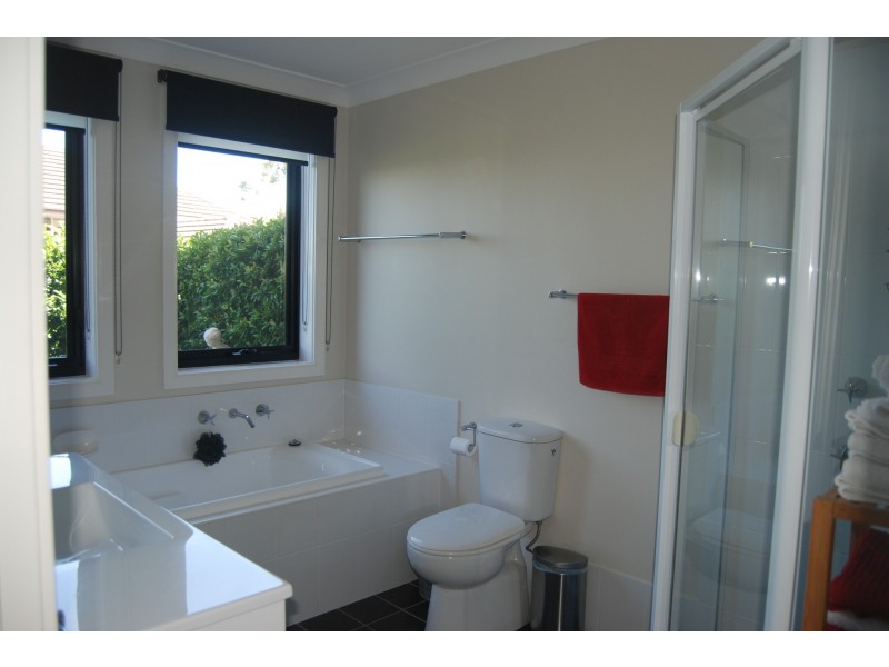 2B Evelyn Street, Floraville NSW 2280