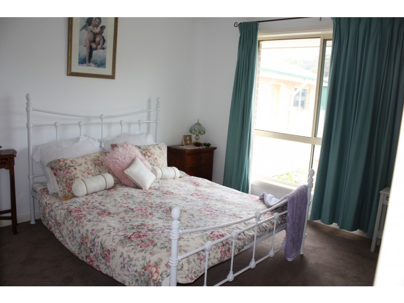 38 Sherwood Place, Royalla NSW 2620