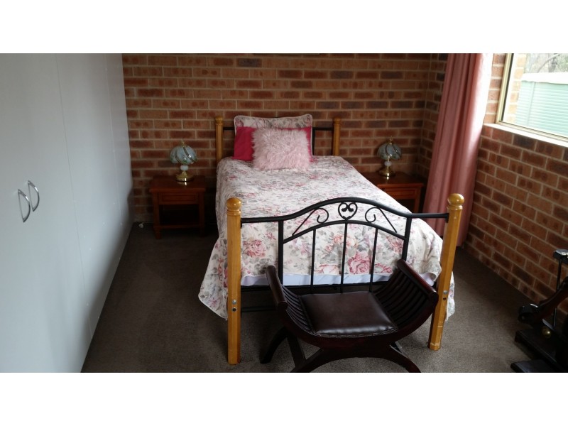 38 Sherwood Place, Royalla NSW 2620
