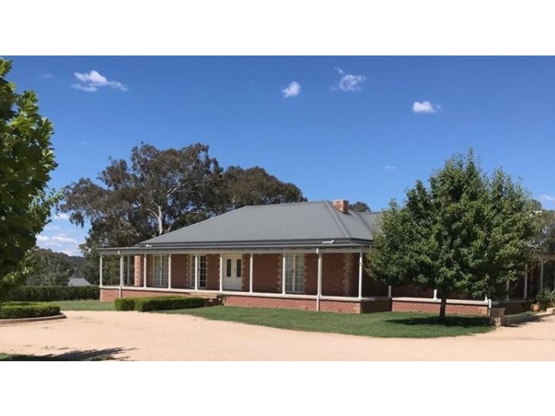 68 Weaver Ridge, Armidale NSW 2350