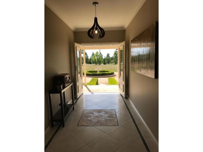 68 Weaver Ridge, Armidale NSW 2350